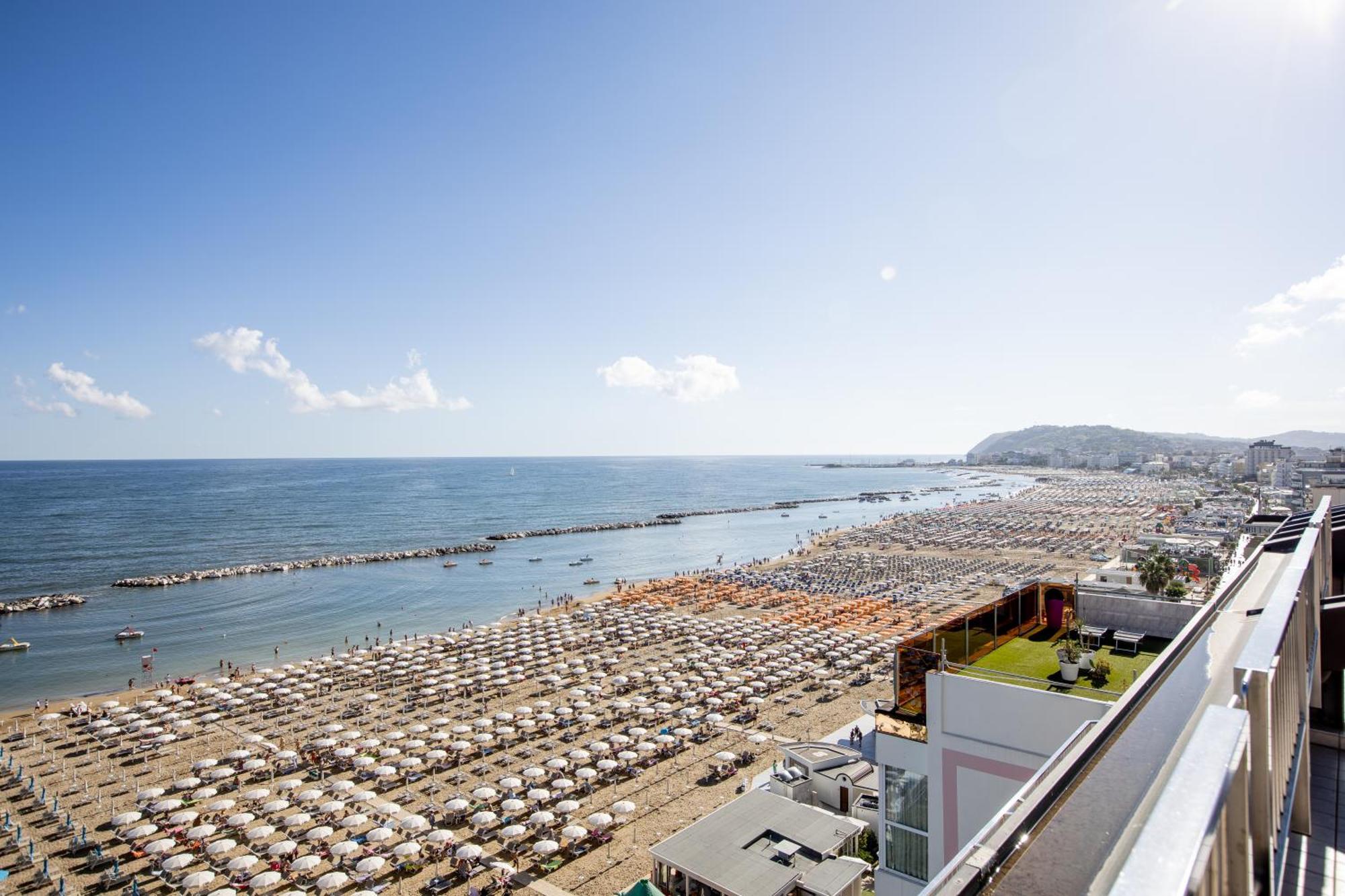 Hotel Caravelle