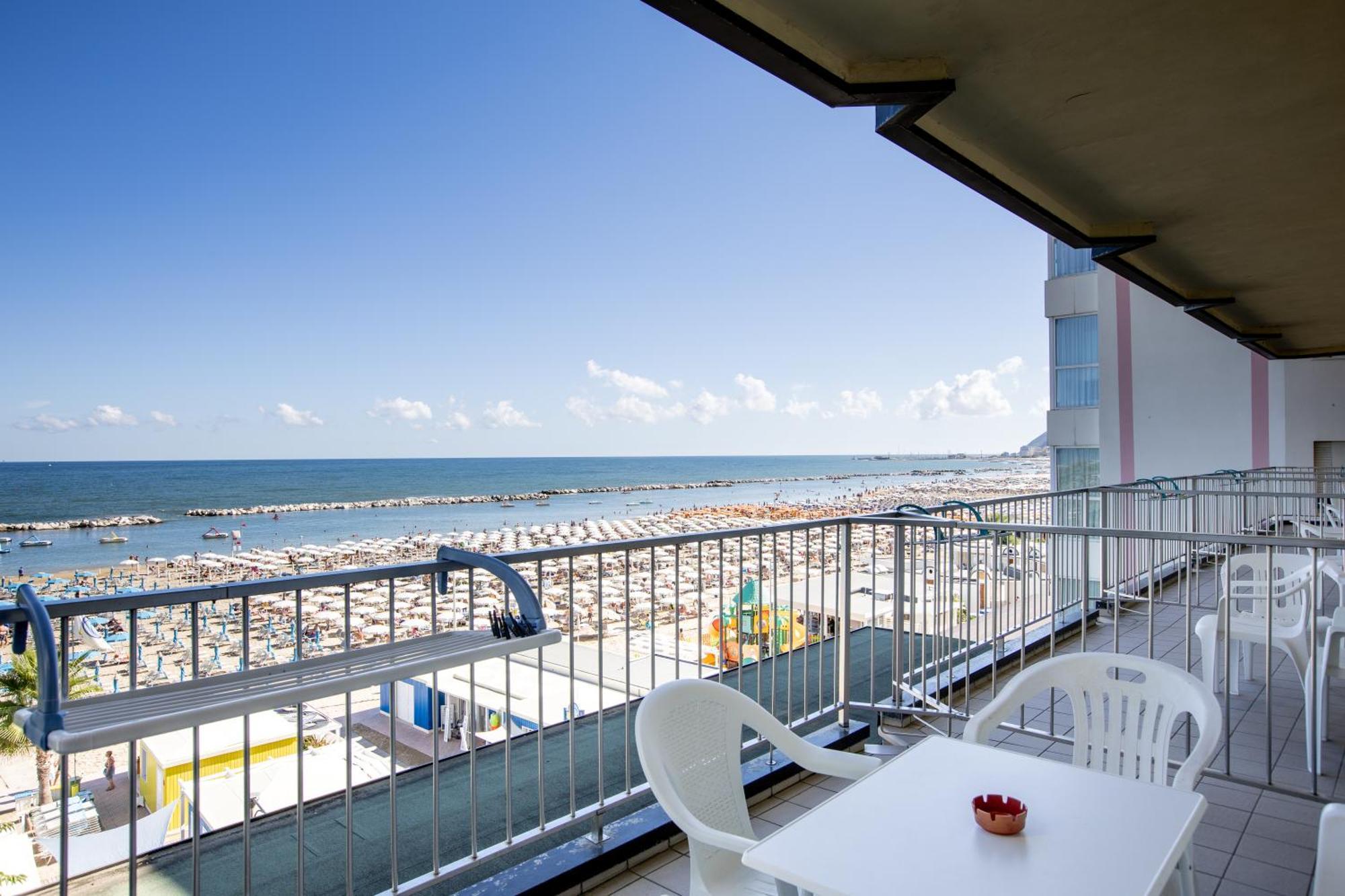 Hotel Caravelle