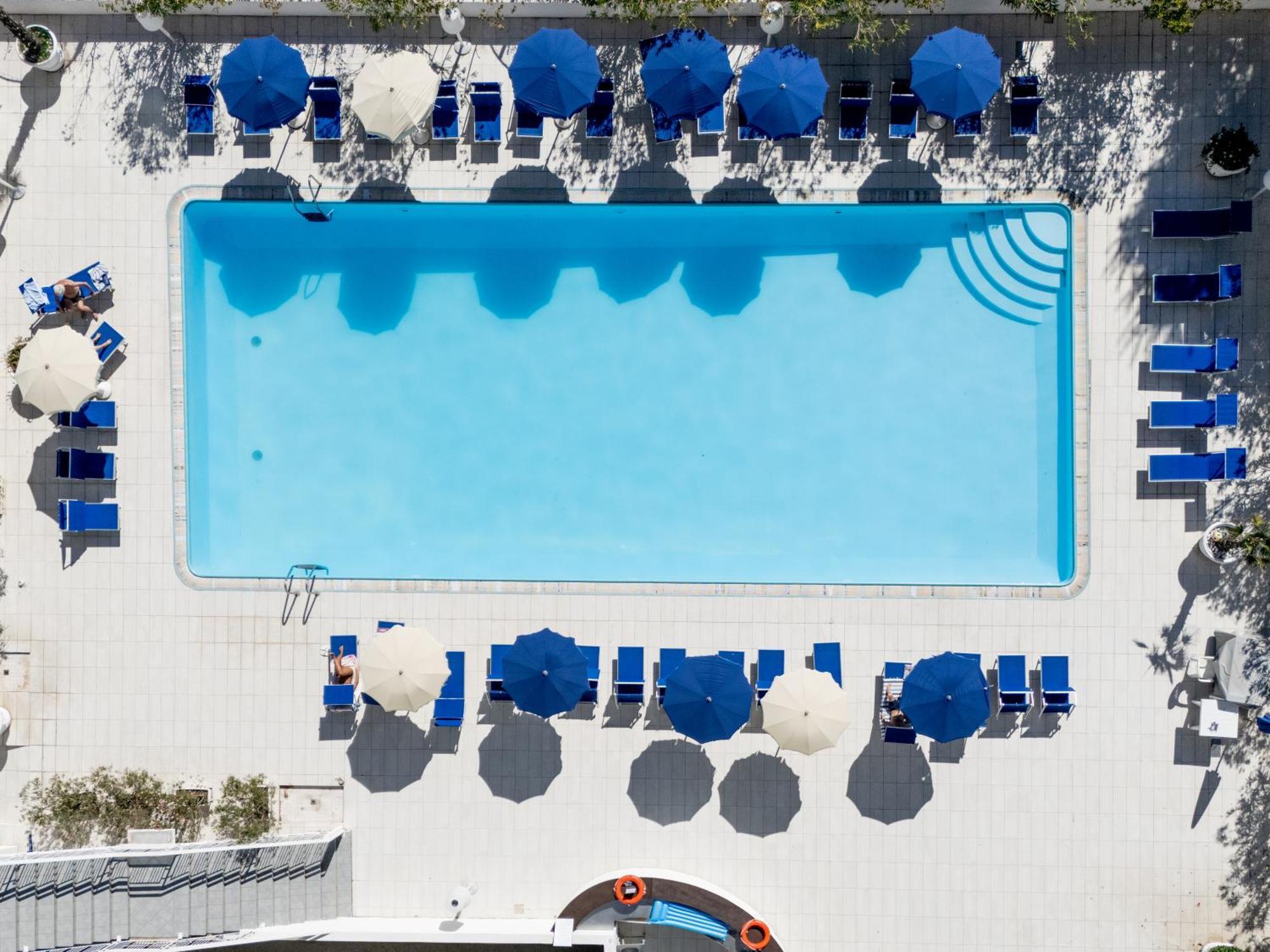Caravelle Hotel