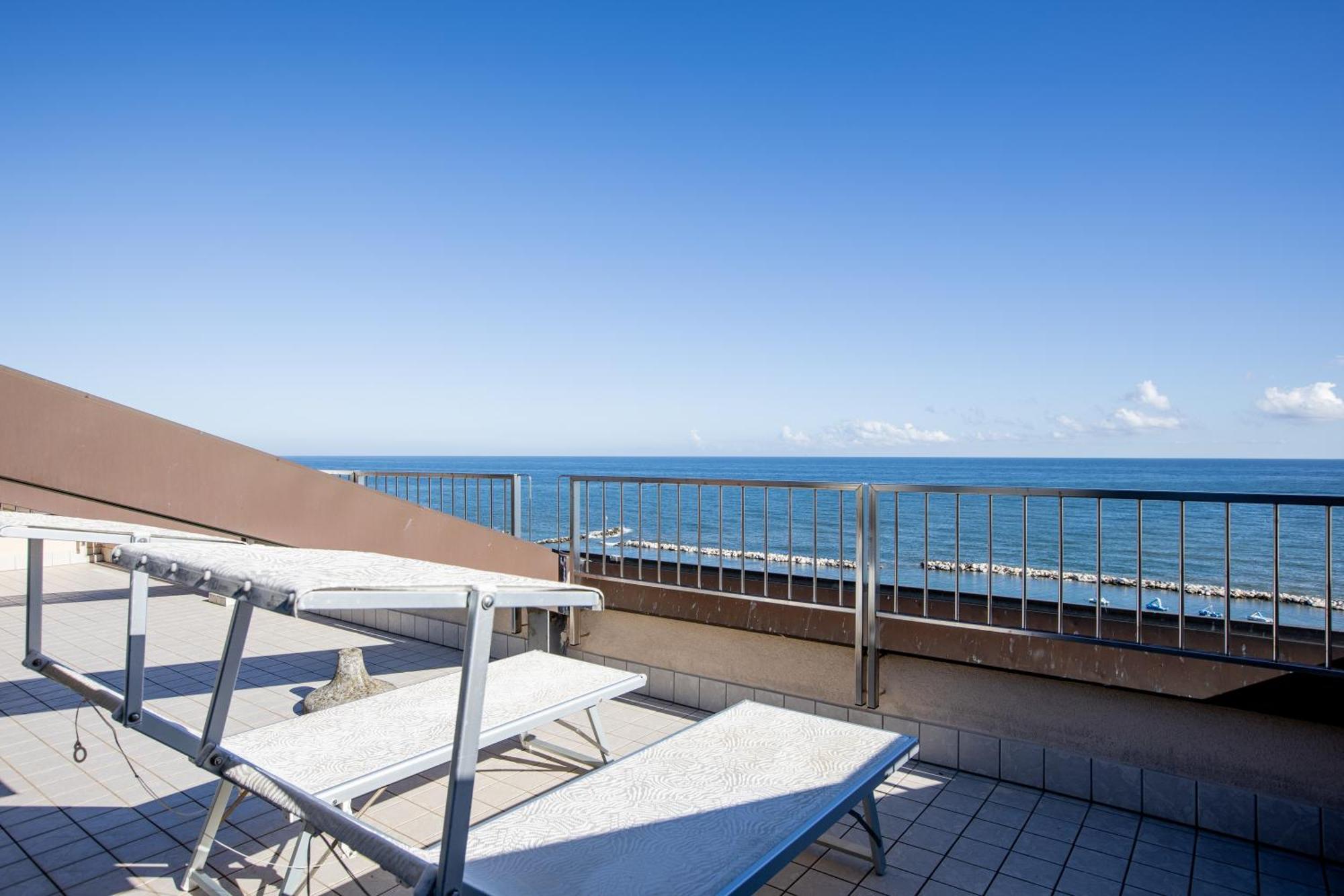 Caravelle Hotel